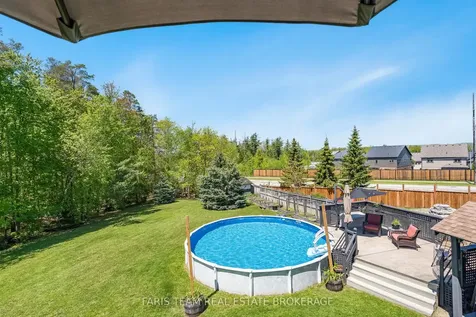 11 Berry Court Barrie ON L4N 0J6