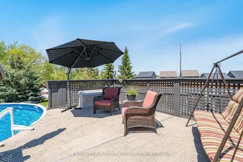 11 Berry Court Barrie ON L4N 0J6