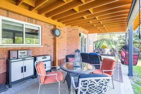 11 Berry Court Barrie ON L4N 0J6