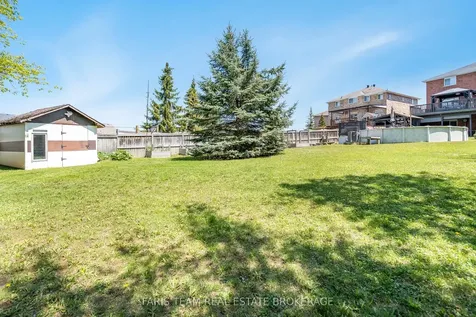 11 Berry Court Barrie ON L4N 0J6