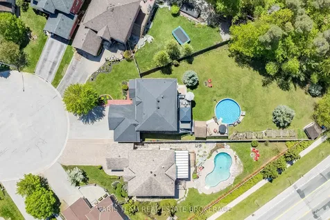11 Berry Court Barrie ON L4N 0J6