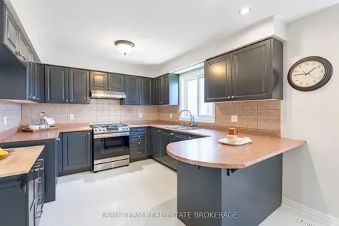 11 Berry Court Barrie ON L4N 0J6