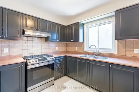 11 Berry Court Barrie ON L4N 0J6