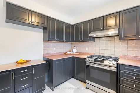 11 Berry Court Barrie ON L4N 0J6