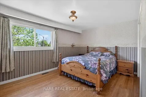 21 Porter Crescent Barrie ON L4M 5H8