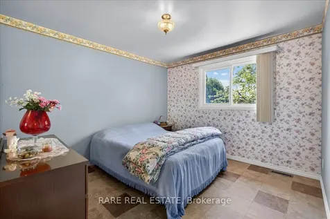 21 Porter Crescent Barrie ON L4M 5H8