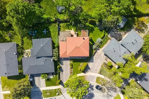 21 Porter Crescent Barrie ON L4M 5H8