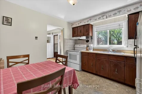 21 Porter Crescent Barrie ON L4M 5H8