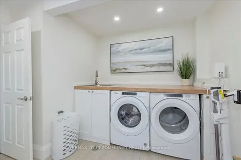 13 Waddington Crescent Barrie ON L4N 8C8