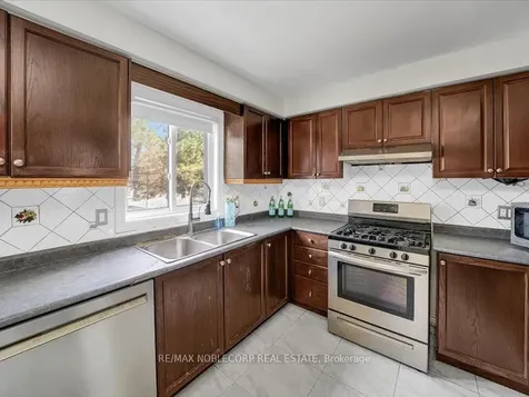 66 Stoneybrook Crescent Barrie ON L4N 0A6
