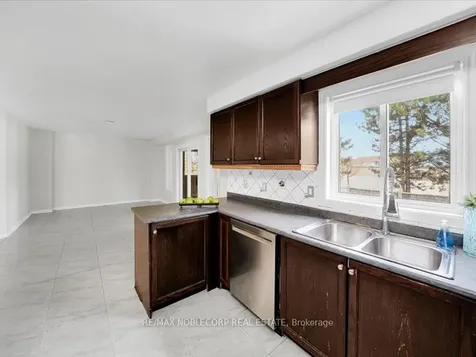 66 Stoneybrook Crescent Barrie ON L4N 0A6