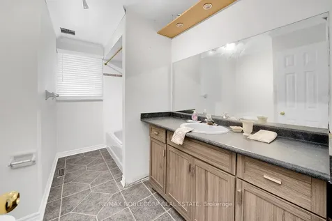66 Stoneybrook Crescent Barrie ON L4N 0A6