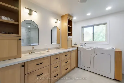 217 Dominion Drive Clearview ON L0M 1S0