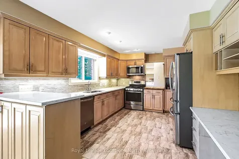 217 Dominion Drive Clearview ON L0M 1S0