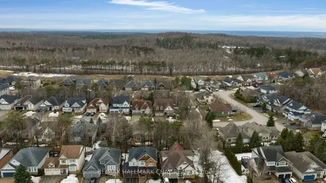 6 Oakmont Avenue Oro-medonte ON L0L 2L0