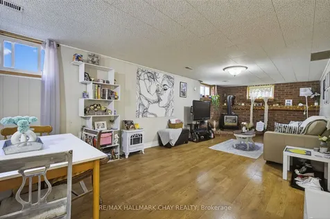 64 Marion Crescent Barrie ON L4M 2L3