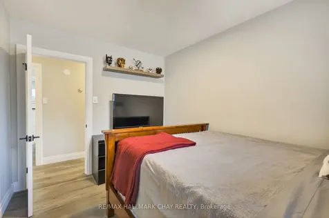 64 Marion Crescent Barrie ON L4M 2L3