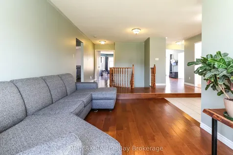 10 Lamont Creek Drive Wasaga Beach ON L9Z 1J8