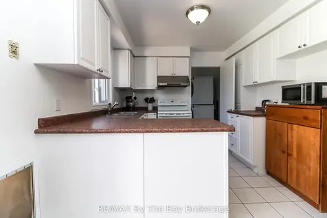 10 Lamont Creek Drive Wasaga Beach ON L9Z 1J8