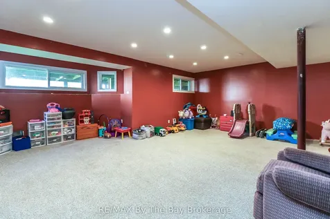 10 Lamont Creek Drive Wasaga Beach ON L9Z 1J8
