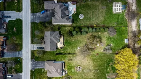 10 Lamont Creek Drive Wasaga Beach ON L9Z 1J8