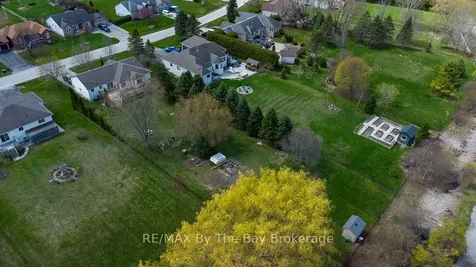 10 Lamont Creek Drive Wasaga Beach ON L9Z 1J8
