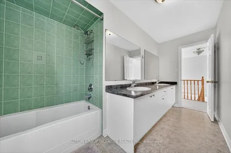 6 Silvercreek Crescent Barrie ON L4N 0Z8