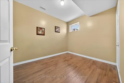 6 Silvercreek Crescent Barrie ON L4N 0Z8