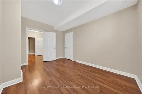 6 Silvercreek Crescent Barrie ON L4N 0Z8