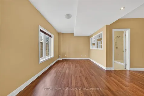 6 Silvercreek Crescent Barrie ON L4N 0Z8