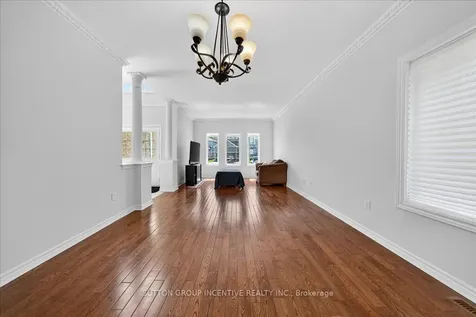 6 Silvercreek Crescent Barrie ON L4N 0Z8