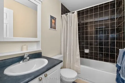 172 Courtney Crescent Barrie ON L4N 5T1