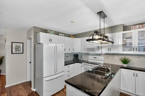 172 Courtney Crescent Barrie ON L4N 5T1