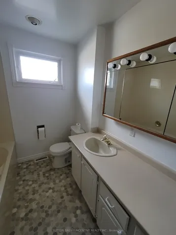 50 Farmingdale Crescent Barrie ON L4M 5E5