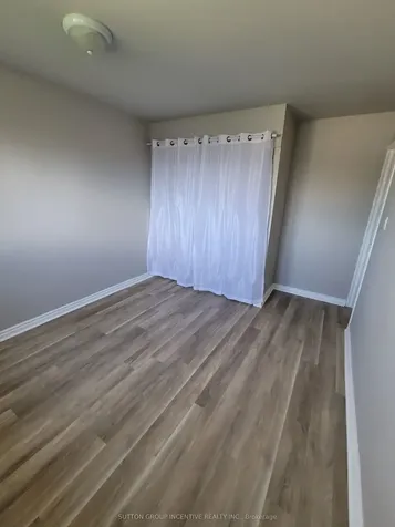 50 Farmingdale Crescent Barrie ON L4M 5E5