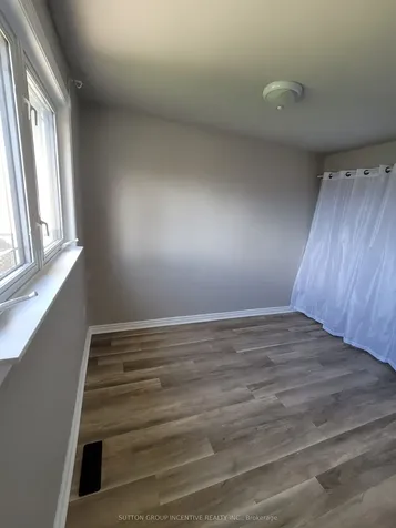 50 Farmingdale Crescent Barrie ON L4M 5E5