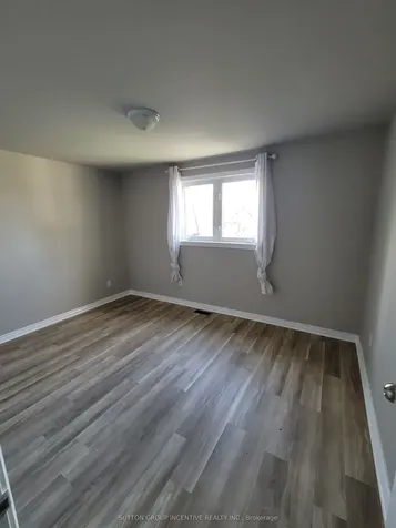 50 Farmingdale Crescent Barrie ON L4M 5E5
