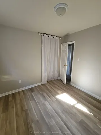 50 Farmingdale Crescent Barrie ON L4M 5E5