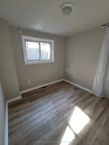 50 Farmingdale Crescent Barrie ON L4M 5E5