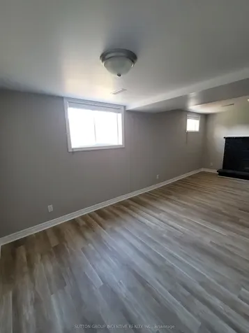 50 Farmingdale Crescent Barrie ON L4M 5E5