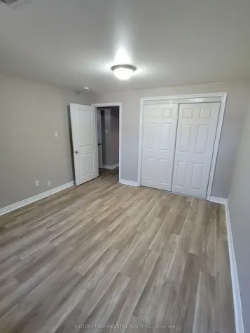 50 Farmingdale Crescent Barrie ON L4M 5E5