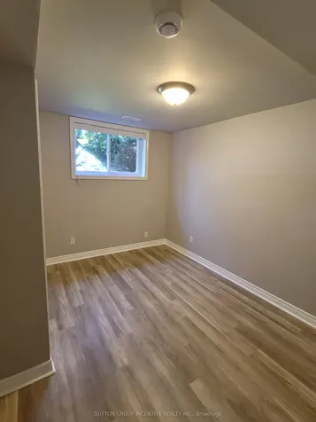 50 Farmingdale Crescent Barrie ON L4M 5E5