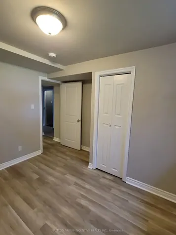 50 Farmingdale Crescent Barrie ON L4M 5E5