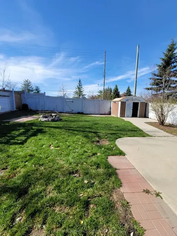50 Farmingdale Crescent Barrie ON L4M 5E5