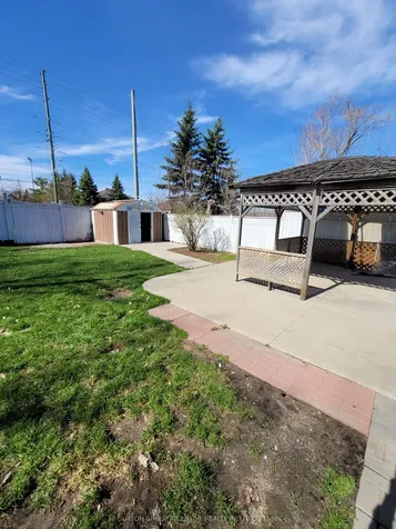 50 Farmingdale Crescent Barrie ON L4M 5E5