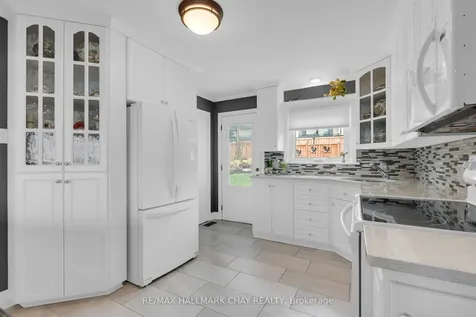 68 Kempenfelt Drive Barrie ON L4M 1C1