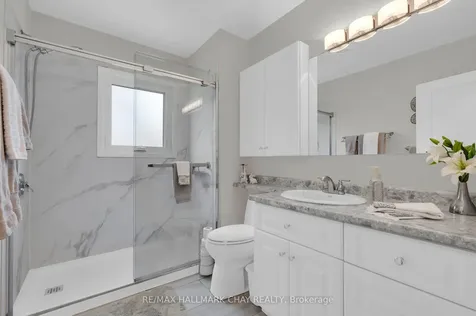68 Kempenfelt Drive Barrie ON L4M 1C1