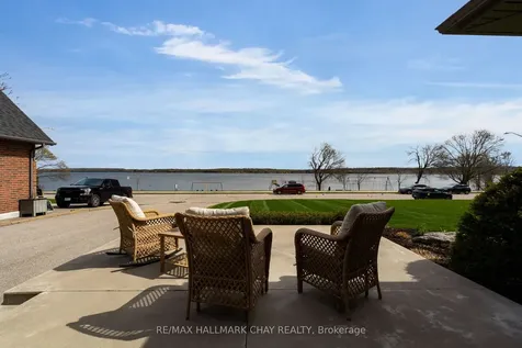 68 Kempenfelt Drive Barrie ON L4M 1C1