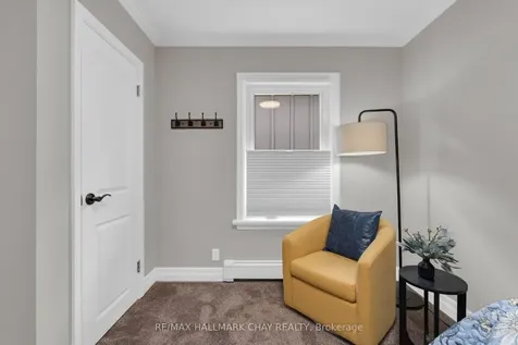 68 Kempenfelt Drive Barrie ON L4M 1C1