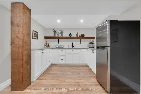 68 Kempenfelt Drive Barrie ON L4M 1C1